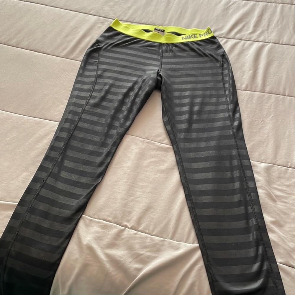 Nike Pro dry fit workout leggings size L
